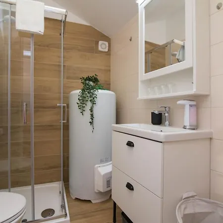 Pinea Gostinjska kuća