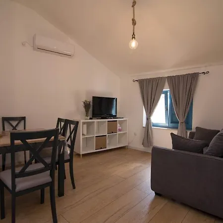 Gostinjska kuća Pinea 3*