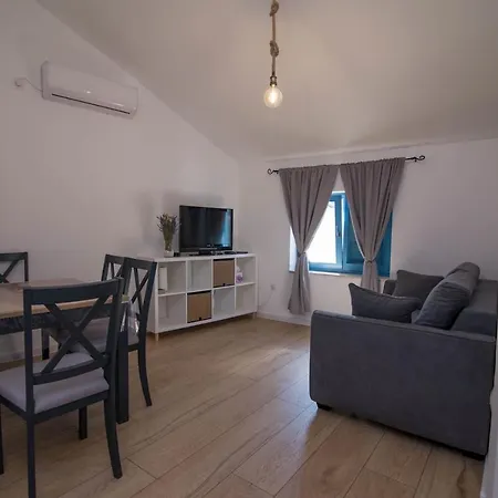 Pinea Konukevi Veli Lošinj